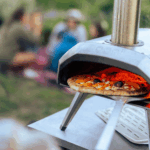 Ooni Karu 12 im Einsatz – Pizza backen im Garten mit Holzfeuer