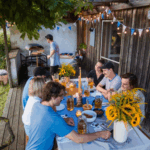 Ooni Koda 16 Pizzaofen bei Gartenfeier mit Freunden